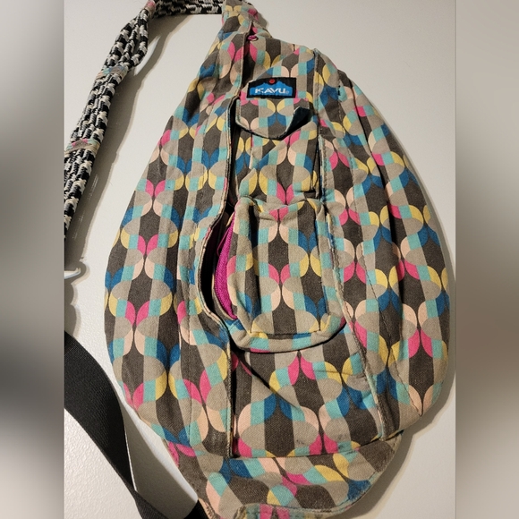 KAVU Original Rope Bag Sling Pack with Adjustable Rope Shoulder Strap 20"×11"×5" - Picture 1 of 2